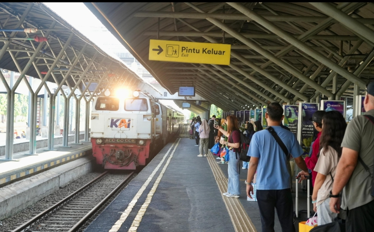 Suasana penumpang di Stasiun Gubeng Surabaya. (Humas Daop 8 Surabaya)