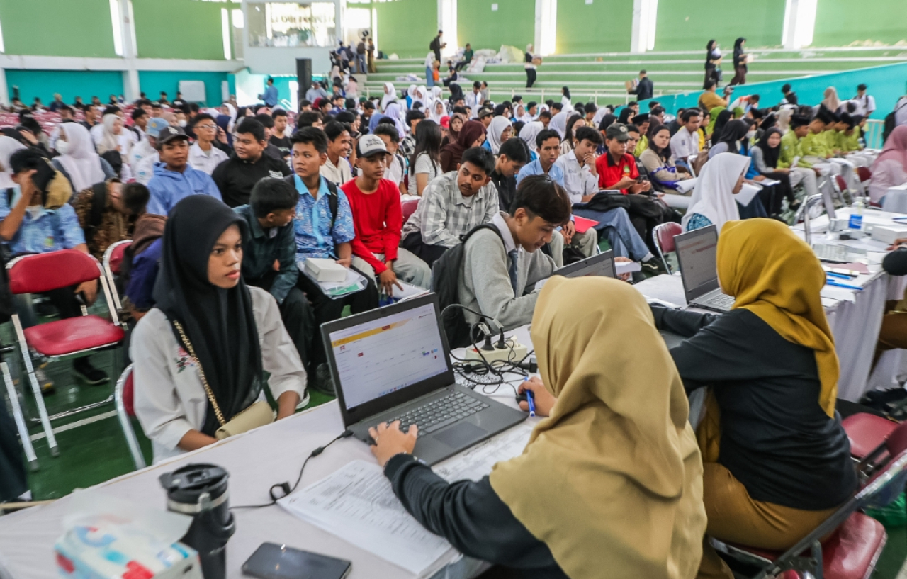 Ribuan pelajar SMA/SMK di Surabaya mendapat bantuan pendidikan. (Humas Pemkot Surabaya)