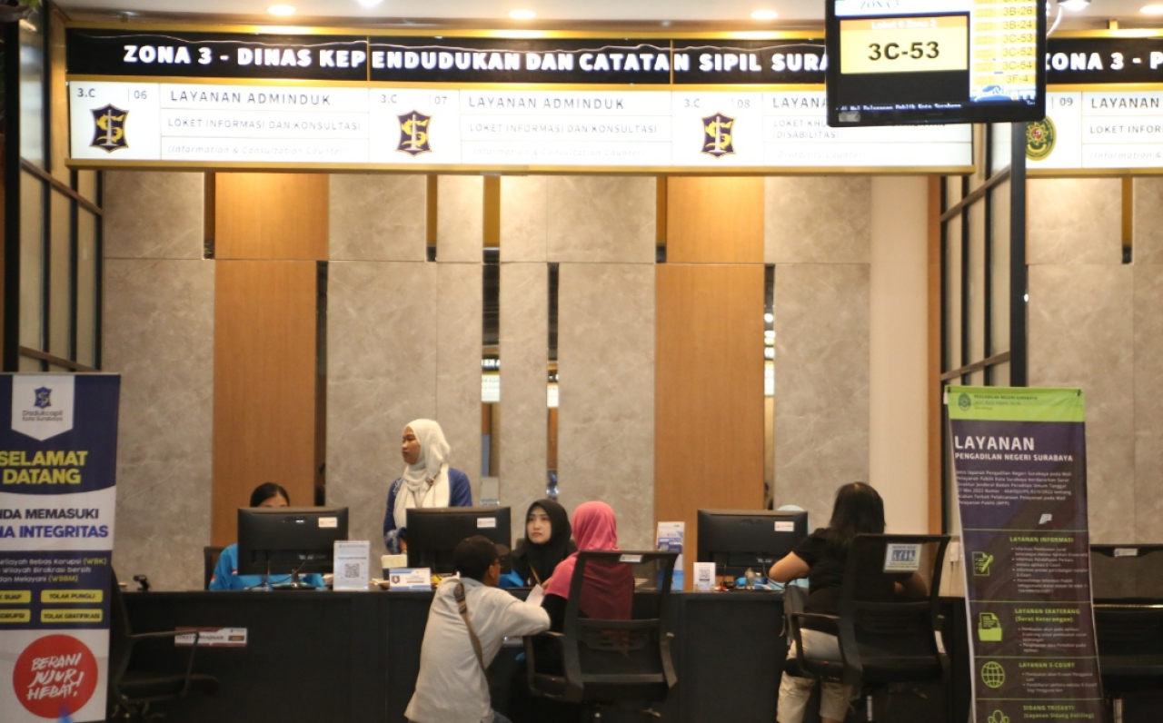 Pelayanan Adminduk Dispendukcapil Surabaya. (Humas Pemkot Surabaya)