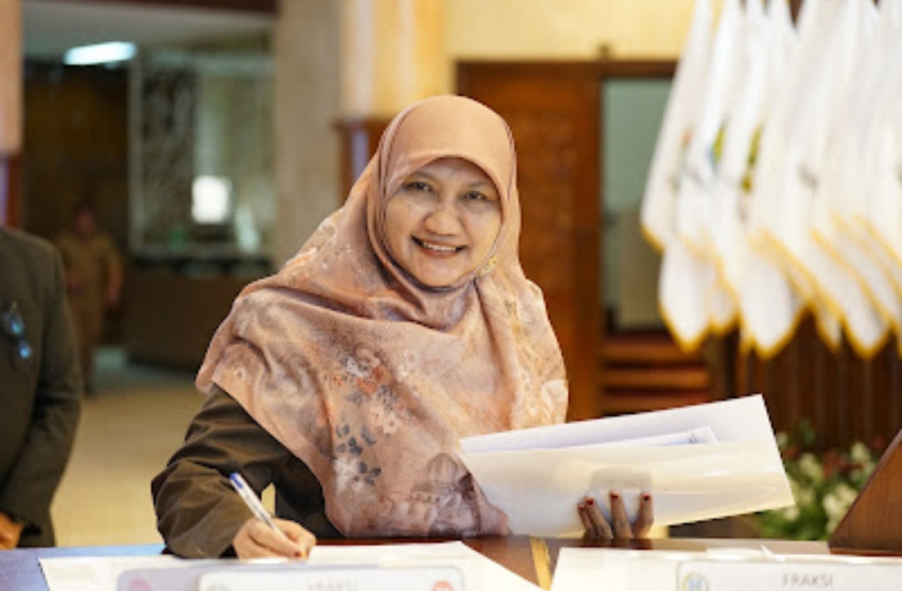 Juru Bicara Fraksi PKS DPRD Jawa Timur, Lilik Hendarwati. (Humas DPRD Jatim)