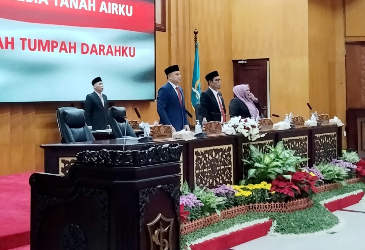 Rapat paripurna DPRD bersama Wali Kota Surabaya. (Insani/Jurnas.net)