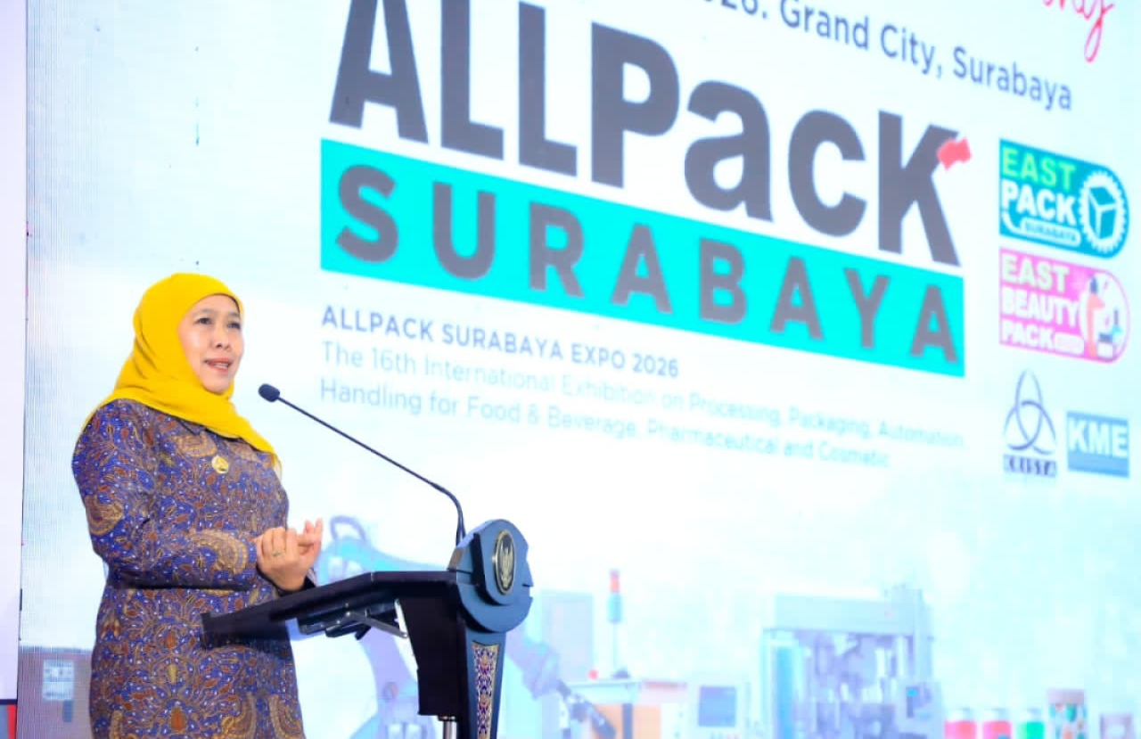 Gubernur Jatim Khofifah Indar Parawansa saat membuka ALLPACK Surabaya 2026 (EastPack Surabaya) dan East Beauty Pack Expo 2026. (Humas Pemprov Jatim)