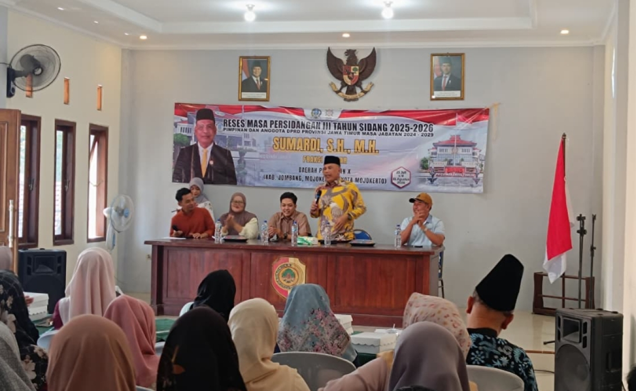 Anggota DPRD Jawa Timur, Sumardi, menggelar reses di Balai Desa Balongsari, Kecamatan Gedeg, Kabupaten Mojokerto. (Insani/Jurnas.net)