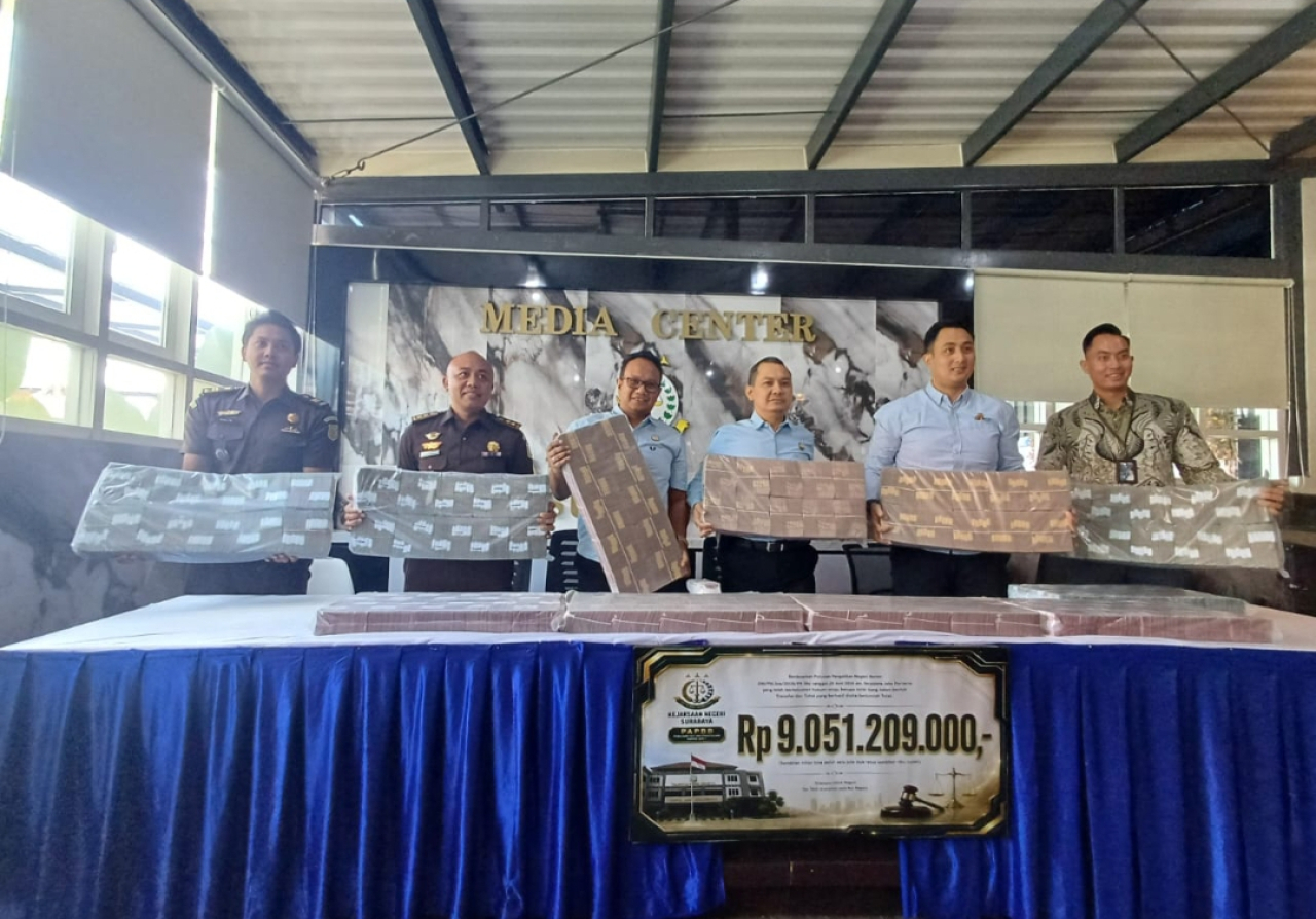 Kejari Surabaya merilis kasus TPPU hasil judi online. (Insani/Jurnas.net)