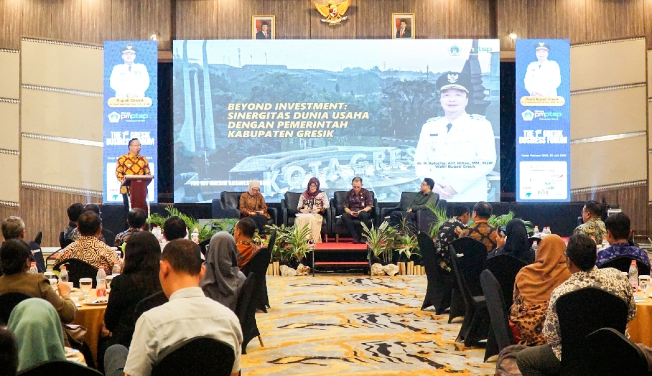 Bupati Gresik Fandi Akhmad Yani dalam The 1st Gresik Business Forum bertajuk Beyond Investment: Membangun Kemitraan Strategis untuk Masa Depan Gresik. (Humas Pemkab Gresik)