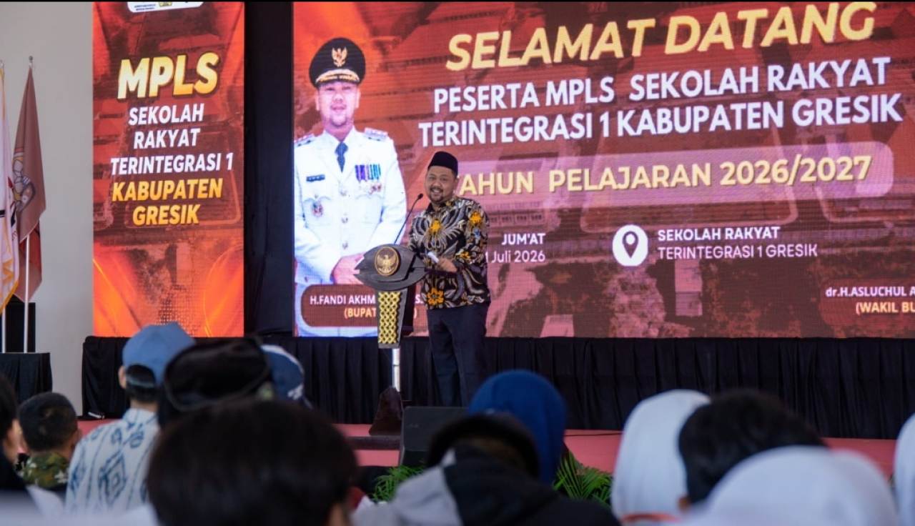 Bupati Gresik Fandi Akhmad Yani membuka MPLS Sekolah Rakyat. (Humas Pemkab Gresik)