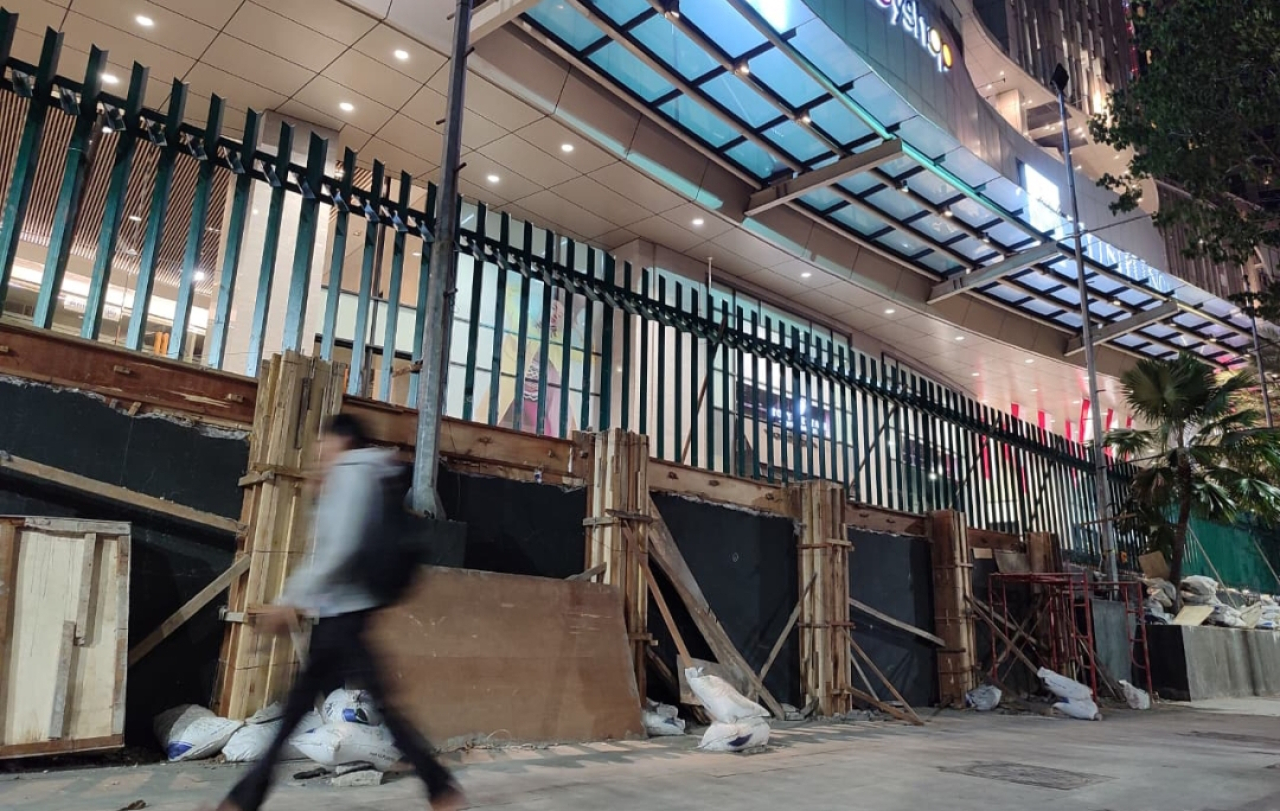 Pagar Mall di Surabaya ditinggikan demi keamanan. (Humas Pemkot Surabaya)