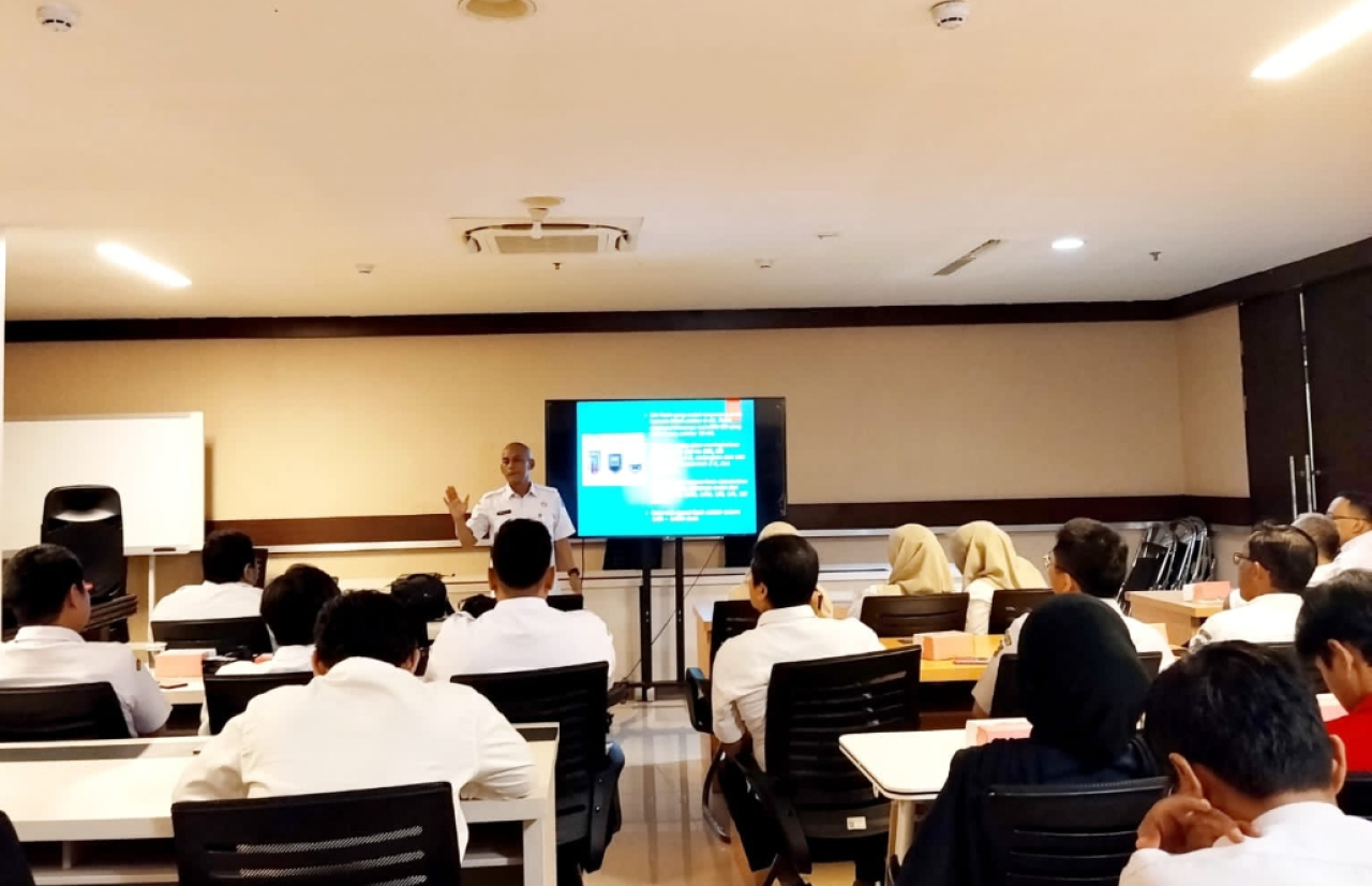 Workshop fotografi dasar bagi para staf dan pegawai Sekretariat DPRD Kota Surabaya. (Insani/Jurnas.net)