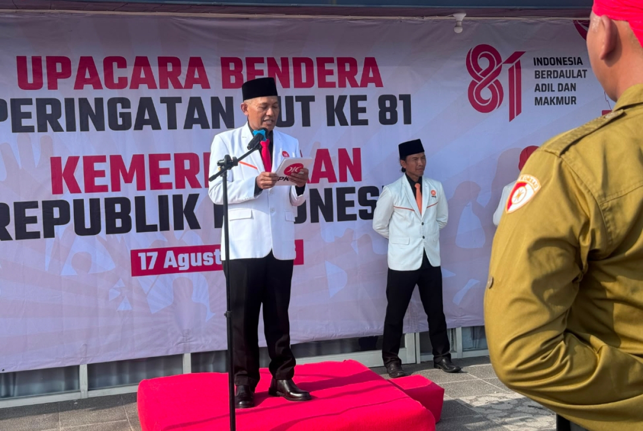 DPW PKS Jawa Timur saat upacara memperingati HUT ke-81 Kemerdekaan Republik Indonesia. (Humas PKS Jatim)