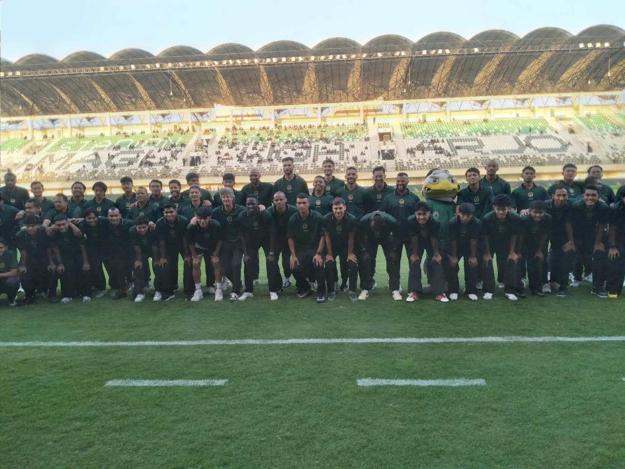 Sejumlah pemain PSS Sleman saat momen launching tim dan jersey untuk musim 2026/2027.