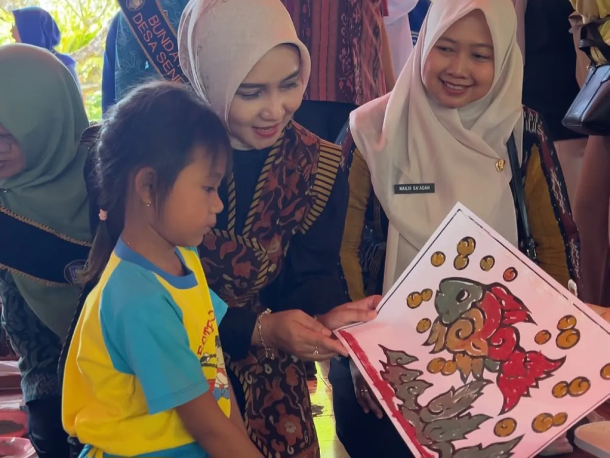 Ratusan Anak-anak di Jepara Sulap Serbuk Kayu jadi Lukisan