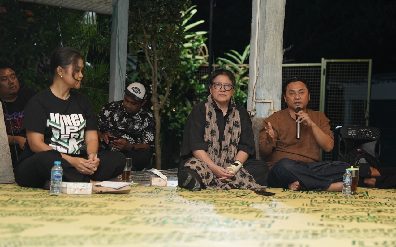 Jajaran manajemen PT PSS saat sarasehan bersama suporter. Dok. Istimewa