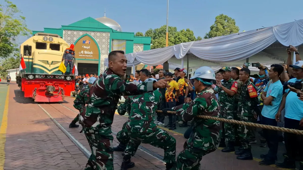 Semarak HUT ke-81 KAI, 30 Tim Adu Kuat Tarik Lokomotif 84 Ton