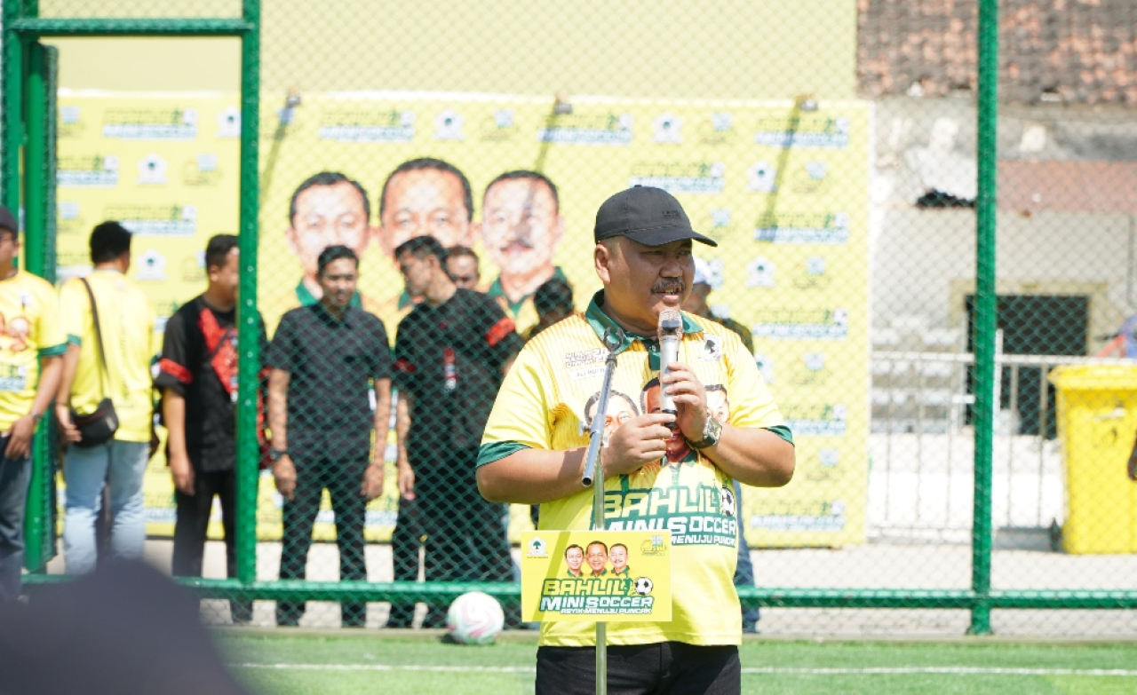 Ketua DPD Partai Golkar Jawa Timur, Ali Mufthi, membuka Bahlil Mini Soccer Zona 2 Madiun Raya. (Insani/Jurnas.net)
