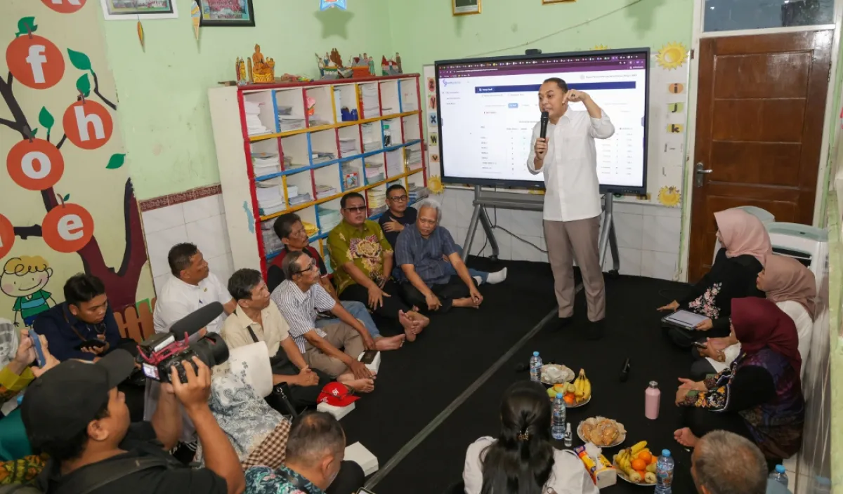 Pemkot Surabaya Ubah Cara Verifikasi Data Miskin, Warga Diajak Cek Penerima Bansos
