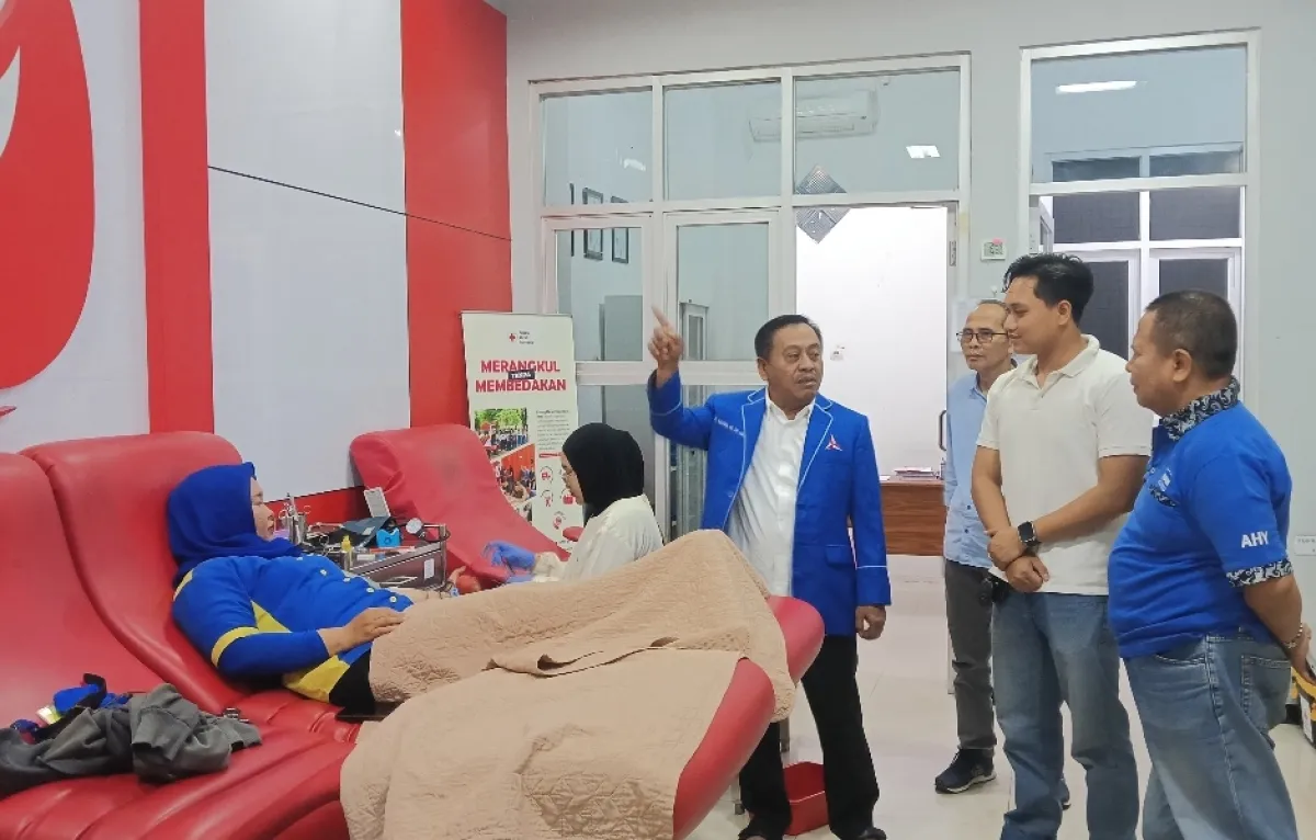 HUT ke-25 Demokrat, DPC Gresik Gelar Donor Darah dan Ajak Warga Peduli Stok Darah