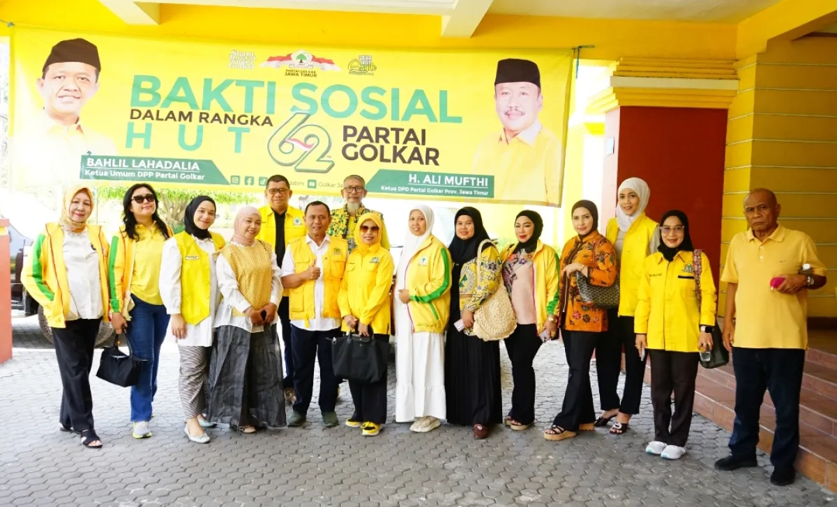Jajaran DPD Partai Golkar Jatim dalam kegiatan bakti sosial memperingati Hari Ulang Tahun (HUT) ke-62 Partai Golkar. (Dok: Jurnas.net)