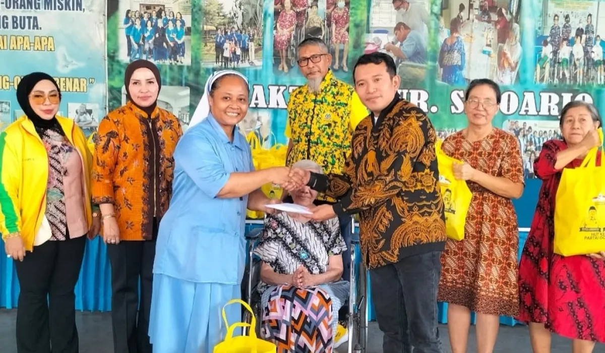 HUT ke-62 Golkar, Adam Rusydi Serahkan Bantuan untuk Panti Sosial di Sidoarjo