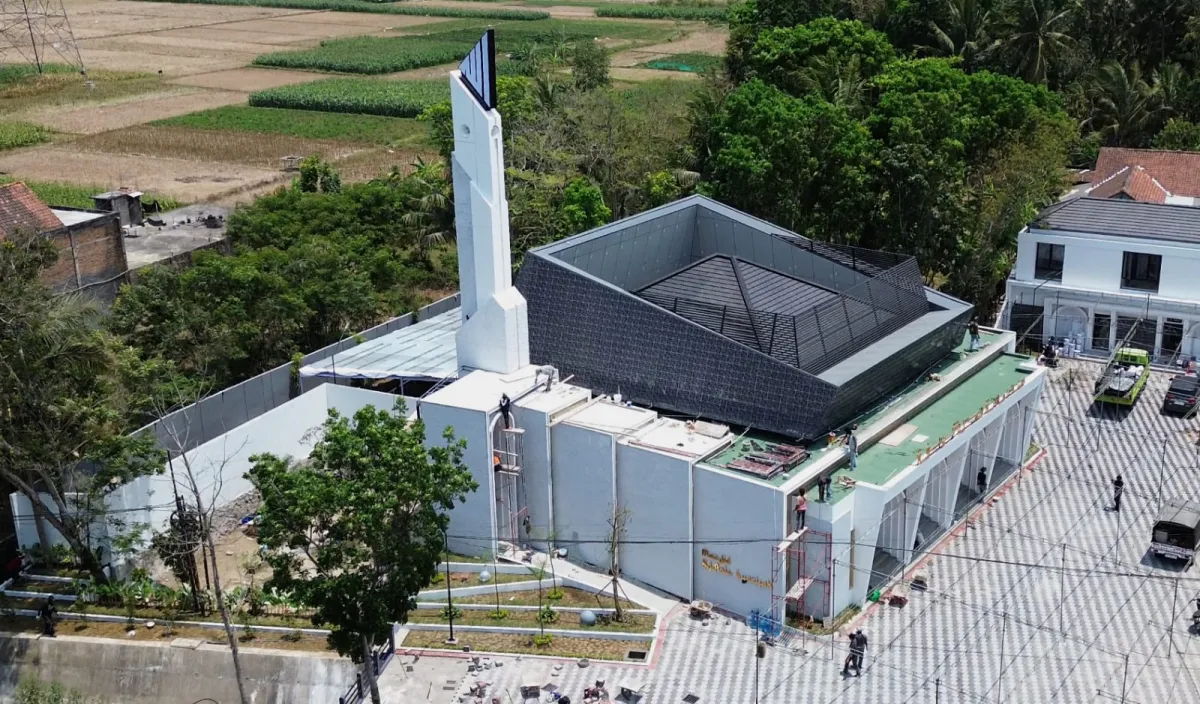 Duka ke Amal Jariah, Muhammad Suryo Resmikan Masjid Hj Anis Syarifah