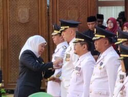 Pesan Khofifah Usai Lantik Enam Pj Kepala Daerah di Jatim