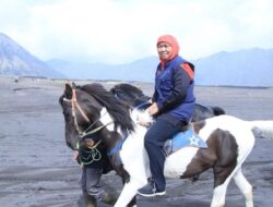 Respon Khofifah Soal Wisata Bromo Dinobatkan Jadi Taman Nasional Tercantik di Dunia