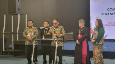 Ribuan Jemaat Kristiani Rayakan Natal Nasional di Gereja Bethany Surabaya