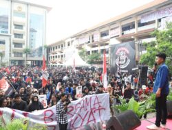 Gelar Mimbar Bebas, Ribuan Mahasiswa Jatim Serukan Tolak Politik Dinasti