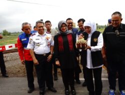 Khofifah Resmikan Pintu Perlintasan dan Pos Jaga Kereta Api di Banyuwangi