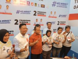 Peringati Hari Ibu, TKD Prabowo-Gibran Jatim Berbagi Kebahagiaan Bersama Ratusan Ibu-ibu Ojol