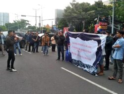 Persatuan Santri Jatim Demo Laporkan Zulhas ke Polda Jatim Atas Penistaan Agama