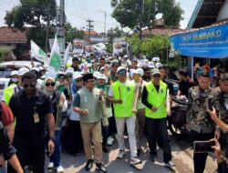 Cak Imin Pukul Kentongan Patrol Desa di Sidoarjo Untuk Waspada Maling Suara