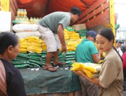 Warga Banyuwangi Antusias Berburu Sembako di Operasi Pasar Murah