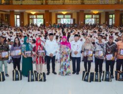 Khofifah dan Nurkholis Santuni Ratusan Anak Yatim Se-Kota Probolinggo 