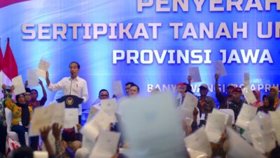 Jokowi Serahkan 10 Ribu Sertifikat Tanah Elektronik TORA ke Warga Banyuwangi