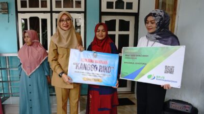 Perempuan Kepala Keluarga di Banyuwangi Dapat Bantuan Kanggo Riko Dilengkapi BPJS Ketenagakerjaan