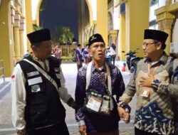 Jemaah Haji Tunanetra Wujudkan Mimpi ke Mekah Setelah Menunggu 13 Tahun