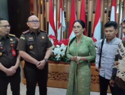 Rieke Diah Pitaloka Kunjungi Kejati Jatim Kawal Kasus Ronald Tannur
