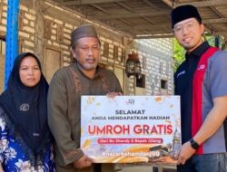 Seorang Guru Agama Gaji 70 Ribu Sebulan Dihadiahi Umroh Gratis