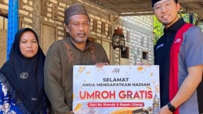 Seorang Guru Agama Gaji 70 Ribu Sebulan Dihadiahi Umroh Gratis