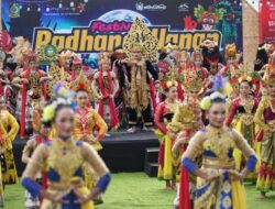 Tari Kolosal Gandrung Sewu Banyuwangi Awali Festival Padang Ulanan