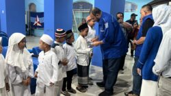 Berbagi Kebahagiaan Dengan Anak Yatim, Cara Demokrat Jatim Rayakan Kemenangan Khofifah-Emil