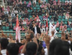 Denny Caknan Hibur Pendukung dan Relawan Khofifah-Emil Pada Kampanye Akbar di Jember