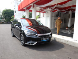 Eri-Armuji Ditetapkan Sebagai Pemenang Pilkada, Pemkot Surabaya Bagikan Mobil Listrik Setiap Kepala OPD