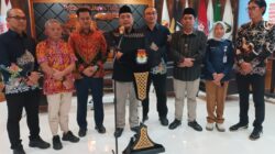 Ketua KPU RI Resmikan Ruang Podcast KPU Jatim: Inovasi Edukasi Pemilu Era Digital