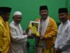 Ulama Tuban Kalungkan Surban ke Ketua Golkar Jatim: Doa dan Restu untuk Musda Damai dan Solid