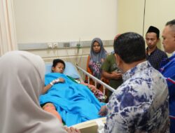 Tunjukkan Kepedulian: Demokrat Jatim Jenguk dan Santuni Santri Korban Tragedi Ponpes Al Khoziny