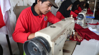 Benang Emas: Dari Mesin Jahit MBR Menjadi Mesin Harapan Ekonomi Surabaya